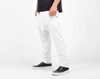 New Loose Casual Drop Haremshose / Extravagante Drop Crotch Baumwollhose mit Reißverschlusstaschen von AakashaMen A05240M