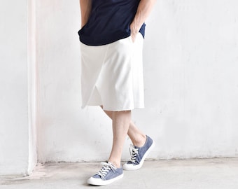 Nouveau pantalon ample décontracté avec jupe à entrejambe basse avec poches latérales par AakashaHomme A05134M