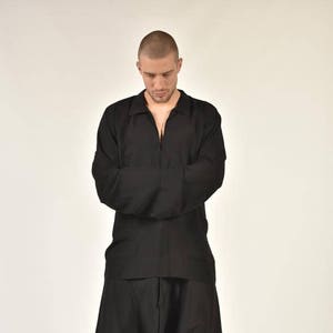 Neues Lockeres Leichtes Viskose Shirt / Asymmetrisches Lockeres Shirt / Oversize Sommer Top von AakashaMen A11180M