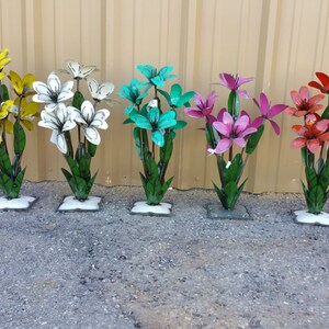 Mothers day gift.Metal Flowers.Rustic Metal Flowers.Garden Decor.Colorful Metal Flowers.Spring decor.Yard art.patio decor.Mothers day