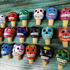 Sugar Skull Cork. Aimants de crâne de sucre. Crânes de sucre. Liège de vin. Bouchons à vin Sugar Skull. Cadeau. Dia De Los Muertos