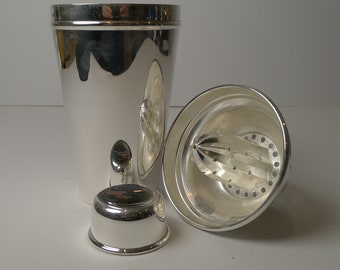 Harrods One Pint Cocktail Shaker With Integral Lemon Squeezer