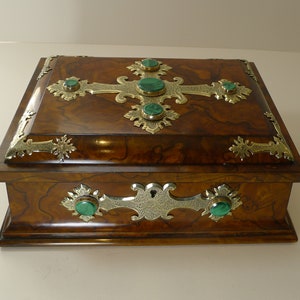 Uitstekende Games Box In Burl Walnoot, Messing en Malachiet c.1880