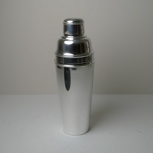 Large 1 1/2 Pint Art Deco Cocktail Shaker by Mappin & Webb