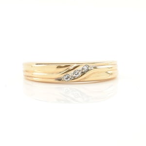 Estate Diamond Ring vintage 10K Solid Yellow Gold Natural Diamonds .045 Carat Poids total Taille 7.25 Cadeau de vacances