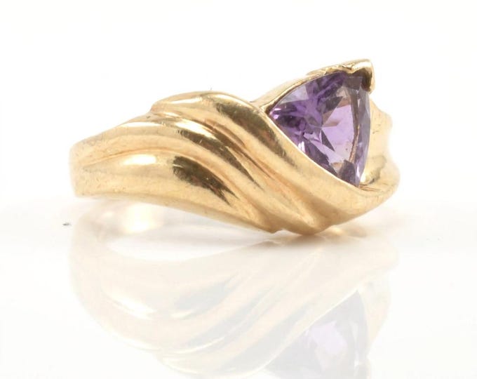 Estate Amethyst Ring: 14K Yellow Gold, Trillion Cut, Size 5.25