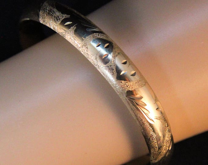 Estate 10K Yellow Gold Etched Oval Hinged Bangle Bracelet 13.12 Grams Signed GB Holiday Gift