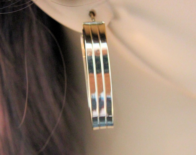 14K Yellow Gold Hoop Earrings Grooved Oval Vintage Estate Over 4 Grams Made in Italy Holiday Gift