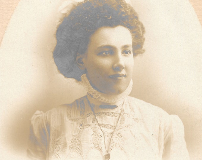 Antique Photo Portrait of Woman of Buffalo New York Photographed by Pierre De La Franier circa 1890s
