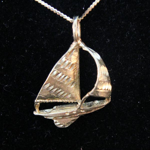 Estate 14K Solid Yellow Gold Sailboat Pendant 3.8 Grams Sails Sail Boat Yacht Sloop Holiday Gift