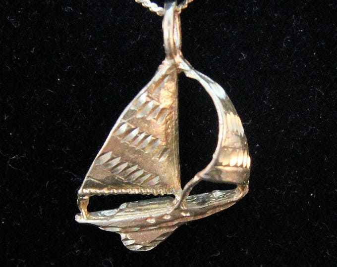 Estate 14K Solid Yellow Gold Sailboat Pendant 3.8 Grams Sails Sail Boat Yacht Sloop Holiday Gift