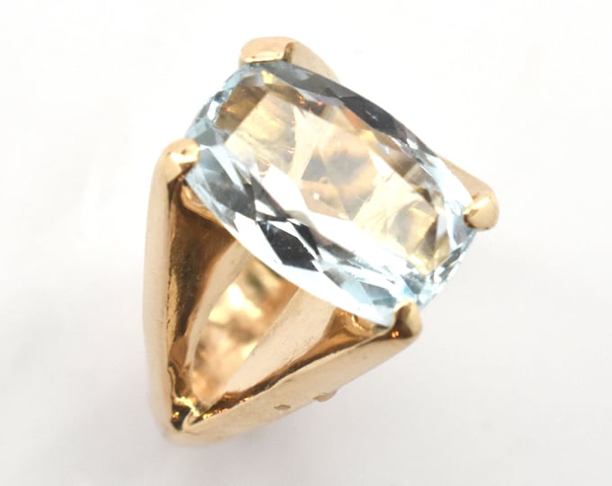 Vintage Blue Topaz Ring: 14K Yellow Gold Estate Jewelry, Size 5