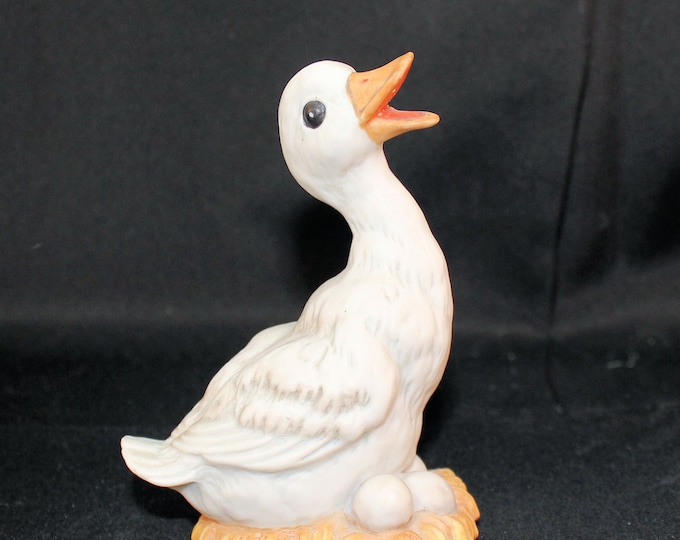 Vintage ENESCO White Duck Figurine With Eggs Made in Mexico 1983 Holiday Gift