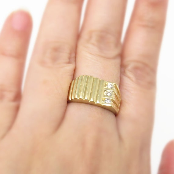 10-Pointer Single Diamond Twisted Shank 18K Yellow Gold Ring JL AU G 1