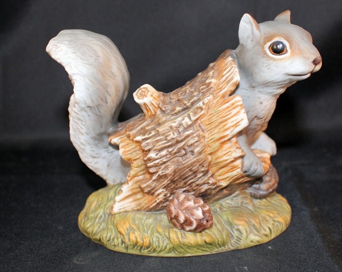 Vintage HOMCO Home Interiors Hand Painted Squirrel in Log 1986 Holiday Gift