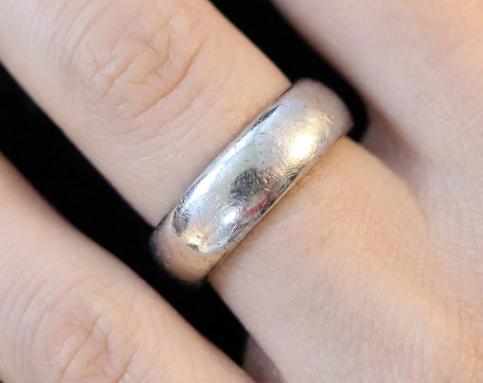 Estate 14K Solid White Gold Wedding Band 3.39 Grams Ring Size 4 Holiday Gift