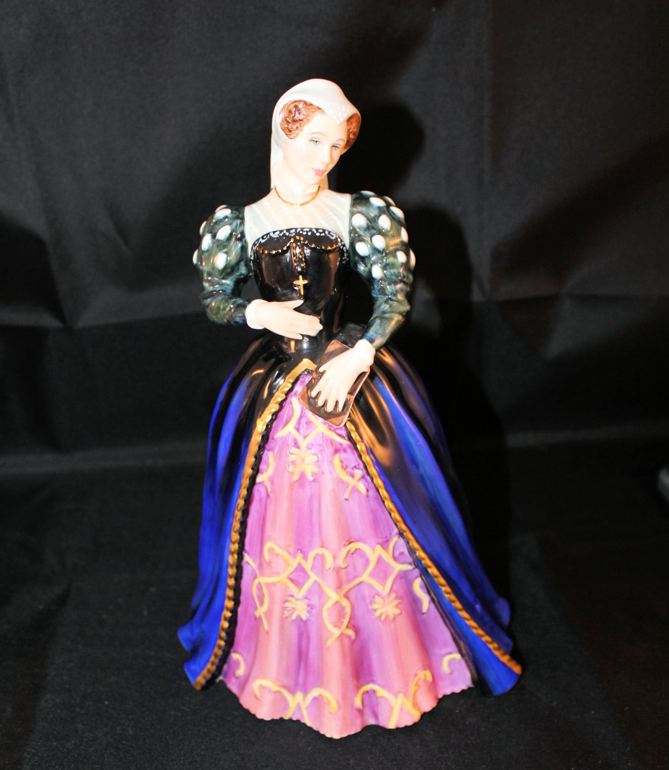 Royal Doulton Queens of the Realm Series Mary Queen of Scots HN3142