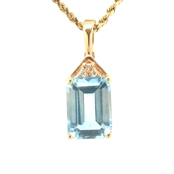 Estate 14k hinged bail Gem