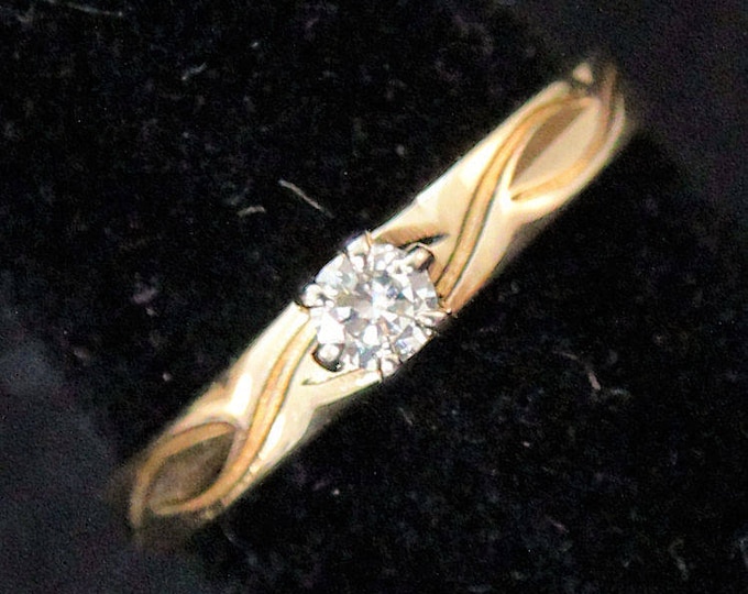 Estate 14K Yellow Gold .17 Carat Genuine Diamond Solitaire Engagement Ring 2.27 Grams Size 6 Holiday Gift