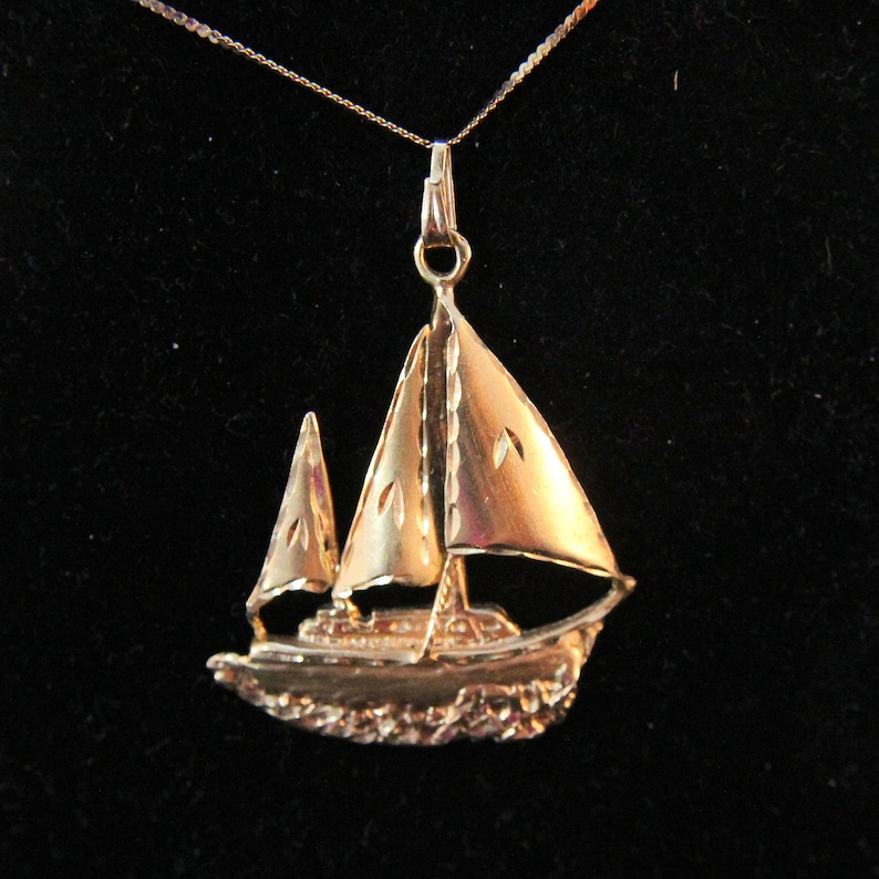 14 karat gold sailboat pendant