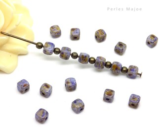 Perle tchèque cube, verre pressé, tons violet, marron, patine, 4 x 4 mm, lot de 20