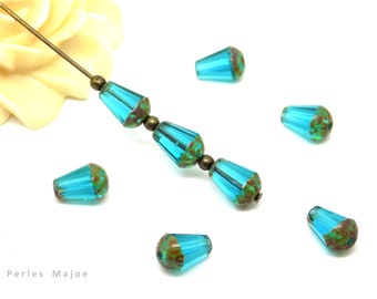 Perle tchèque goutte, à facettes, verre poli au feu, translucide, bleu, patine effet antique, 8 x 6 mm, lot de 10