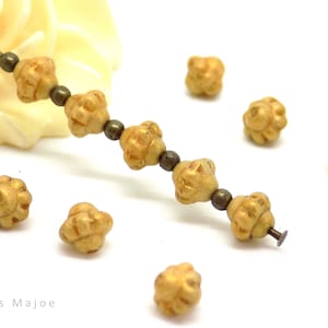 Lot De 200 Perles Vintage En Verre Forme Losange Beige - Origine France, Occasion