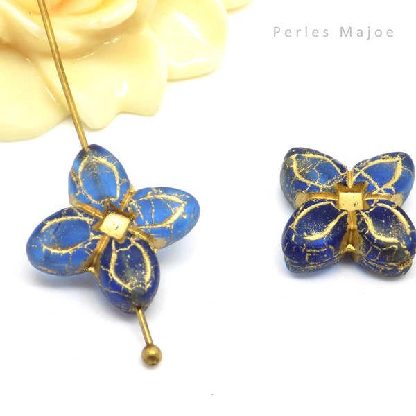 Perles tchèques fleur lys, verre pressé, translucide, bleu marine, patine bronze antique, 17 mm, lot de 2