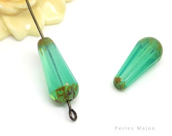 Perle tchèque goutte, verre poli au feu, translucide, tons vert menthe, patine effet antique, 20 x 9 mm, lot de 4