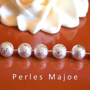 20 perles stardust rondes en laiton couleur argentée 6 mm