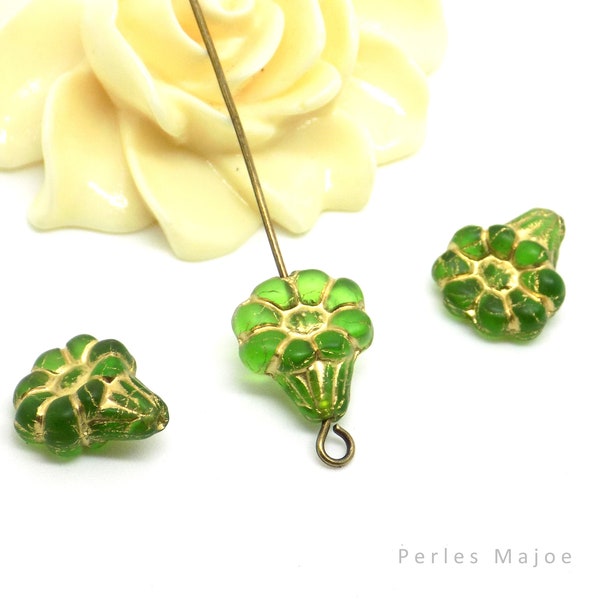 perles fleurs tchèques, vert clair, verre patine dorée , 13 x 11 mm, lot de 4