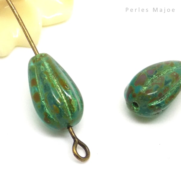 Perle tchèque goutte, melon, verre pressé, translucide, divers tons vert, bleu, marron, patine, 13 x 8 mm, lot de 4