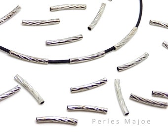 20 perles tubes courbés décorés en métal couleur platine longueur 15 mm