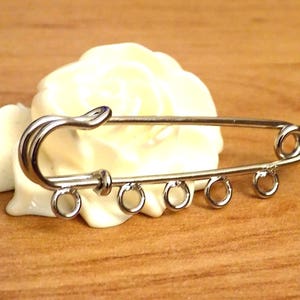 Brooch pin color Platinum length 5 cm