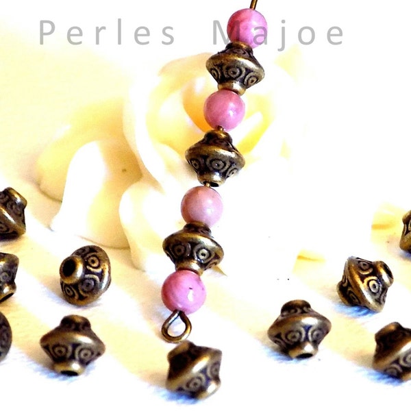 Lot de 10 perles en métal forme toupie décorées couleur bronze style tibétain 6.5 x 7 mm