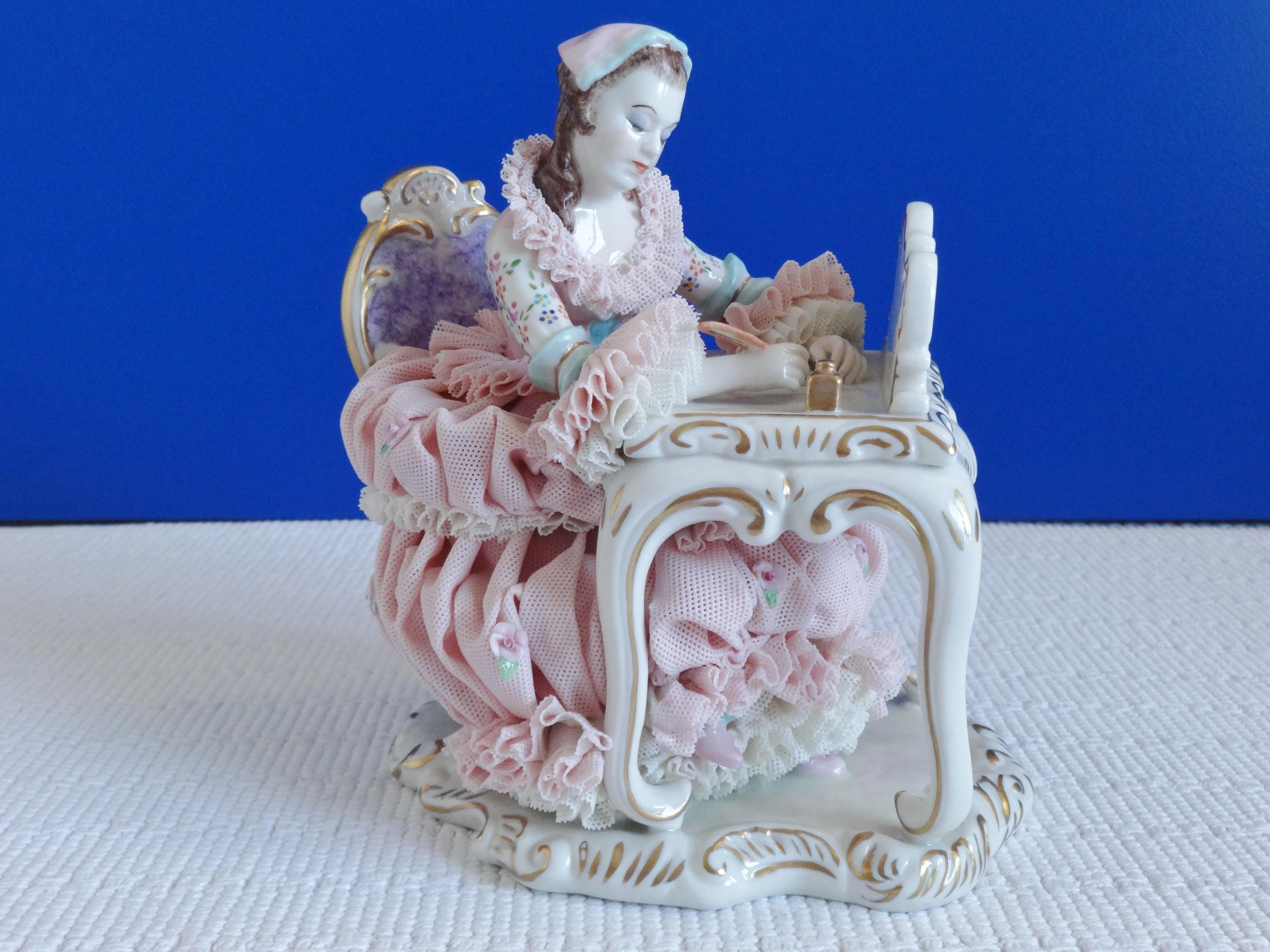 アイリッシュドレスデン　レースドール　The Love Letter Irish Dresden - Porcelain Lace Figurine - the Love Letter