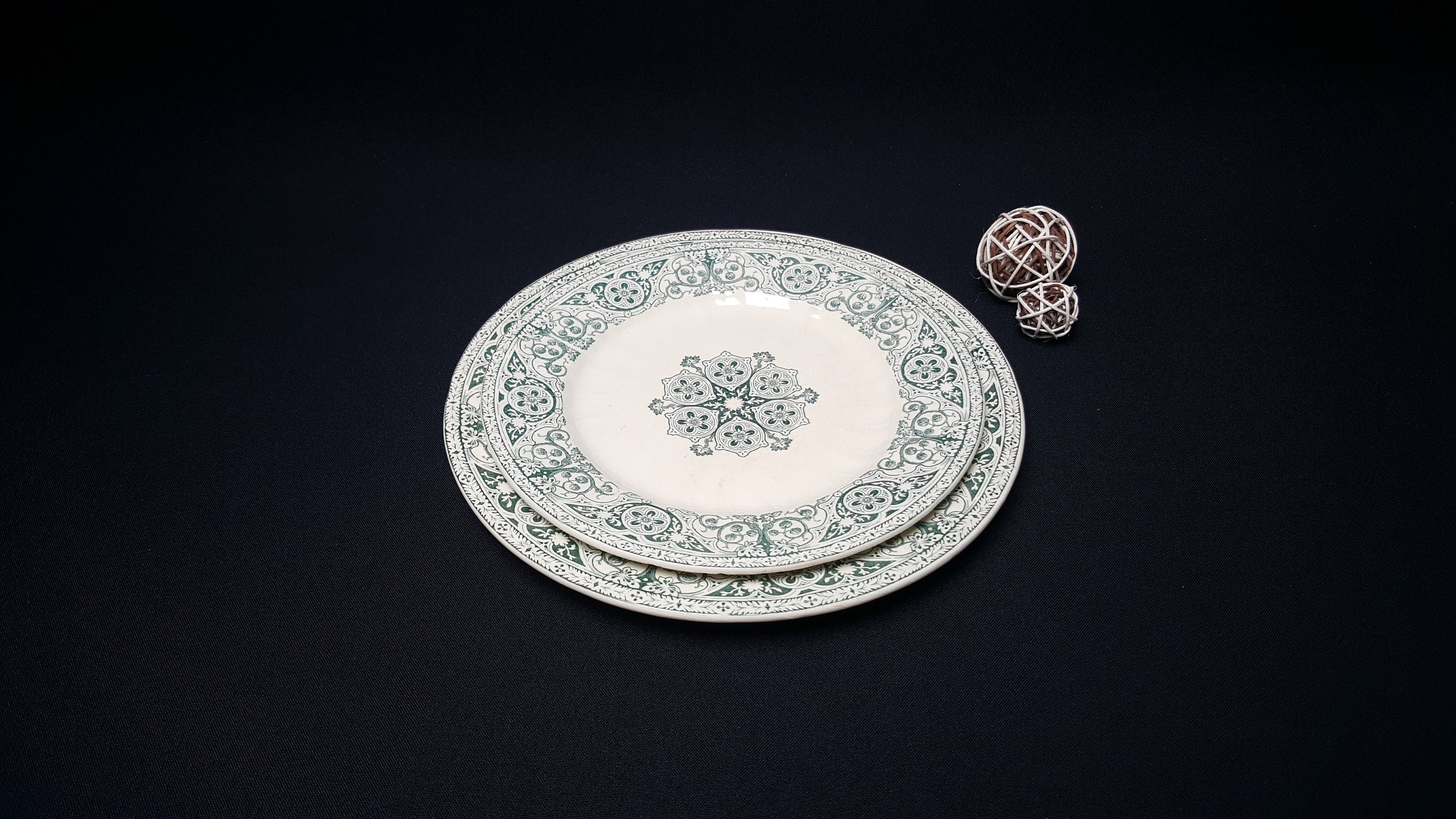 Assiette en Faïence de Gien avec Son Assiette Présentation Motif d'arabesques Florales, Ancienne, Va