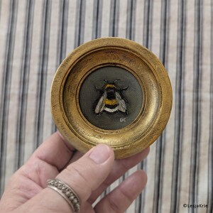 Regalo único para amantes del arte, pintura al óleo ORIGINAL, obra de arte enmarcada de abeja, decoración vintage para el hogar de abejorro, regalo para un amigo, arte listo para colgar