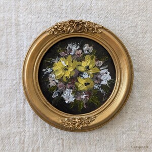 Arte floral em miniatura Flores amarelas Pintura a óleo original estilo vintage Pronto para pendurar Arte de parede de galeria emoldurada Pequeno presente exclusivo para amantes da arte