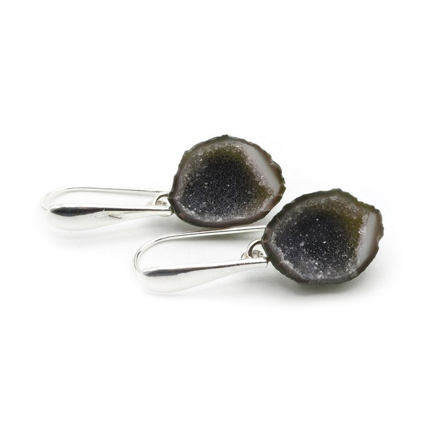 Mini Agate geode earrings and sterling silver in greenish grey and white color, Druzy agate jewelry, Natural stone earrings, Gemstone jewel