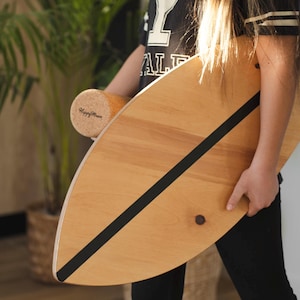 Versatile Balance Board for Surfing, Skateboarding & Fitness - Family-Friendly Wobble Trainer