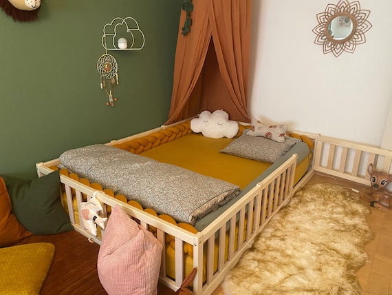 Cama de la casa para niños pequeños con listones, cama de piso