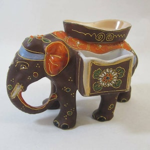 Vintage japanischer Satsuma Moriage Handbemalter Porzellan Elefant Aschenbecher, Zigarettenhalter