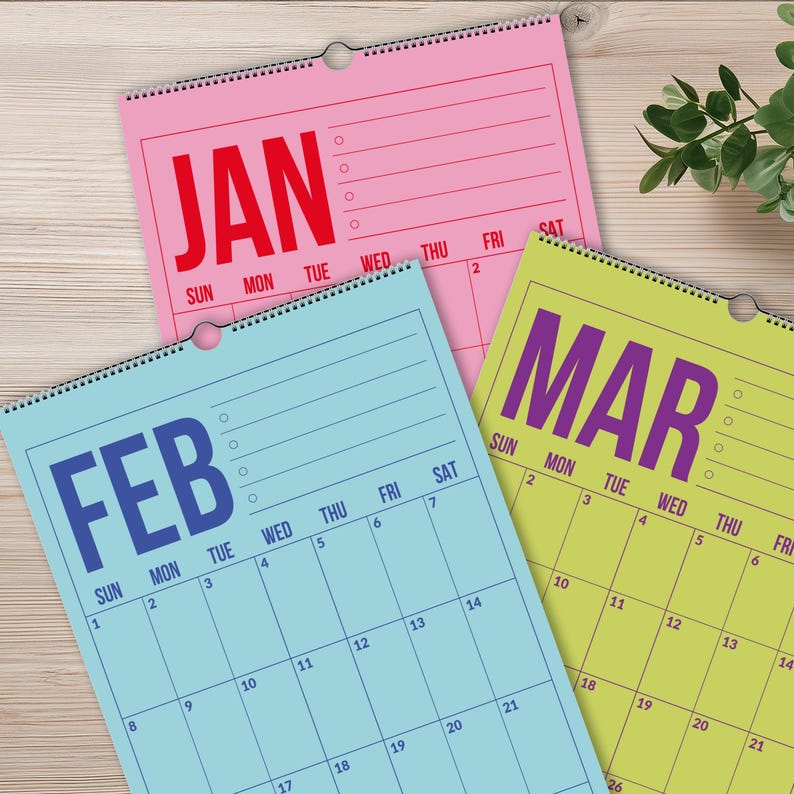 Väggkalender 2026-2027 • Färgglad hängande månadskalender • Vertikal minimalistisk familjeplanerare • A4 / Letter • 12-månaderskalender 2026 bild 12