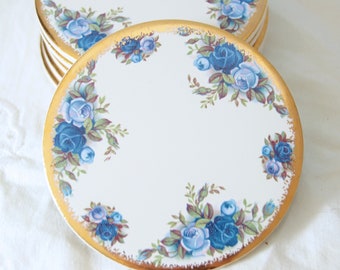 Ensemble de six sous-verres en porcelaine Royal Albert 'Moonlight Rose' vintage difficiles à trouver, Blue Rose Decor, Angleterre