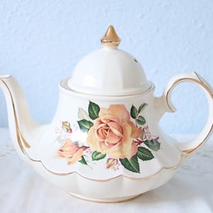 Vacker vintage klockformad Sadler-tekanna, karuselltekanna, dekor av gul ros, England