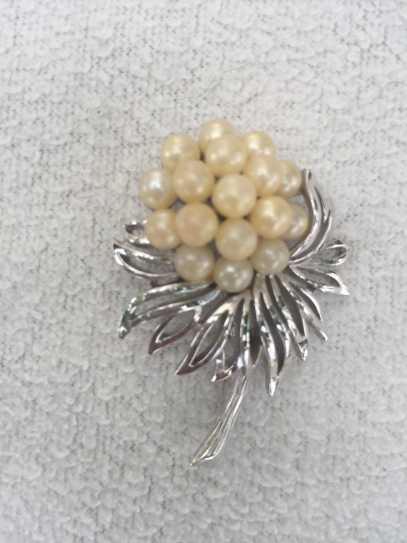 Vintage Trifari Silver Tone Pearl Flower Brooch C… - image 1