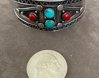 ナバホ バングル スターリング シルバー レッド コーラル ターコイズ カフ レッドコーラルターコイズブレスレット メモリーワイヤービーズ