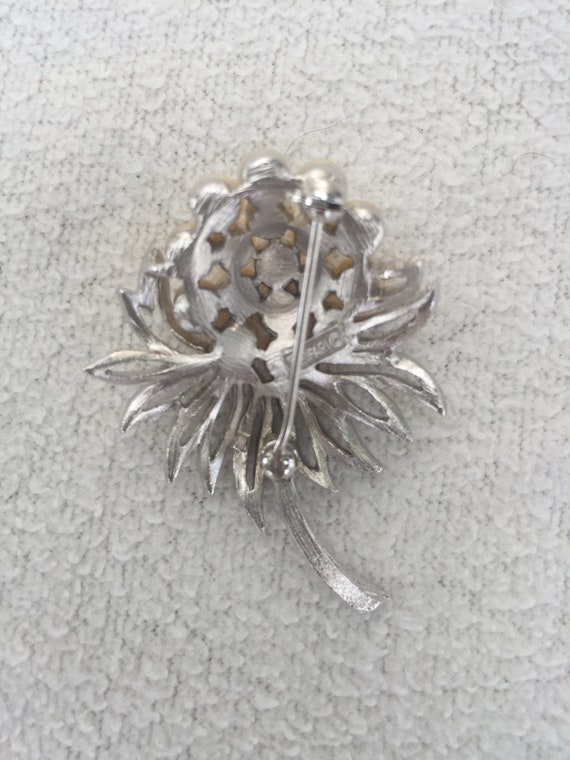 Vintage Trifari Silver Tone Pearl Flower Brooch C… - image 2