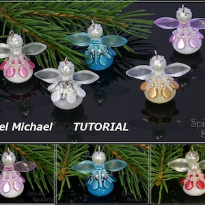 Könnte beinhalten: Eine Sammlung von Perlenengel-Anhängern in verschiedenen Farben, darunter Rosa, Blau, Weiß und Gold. Die Anhänger hängen an einem Kiefernzweig und haben eine klare, schillernde Oberfläche. Der Text "Angel Michael" und "Tutorial" ist am unteren Rand des Bildes sichtbar.